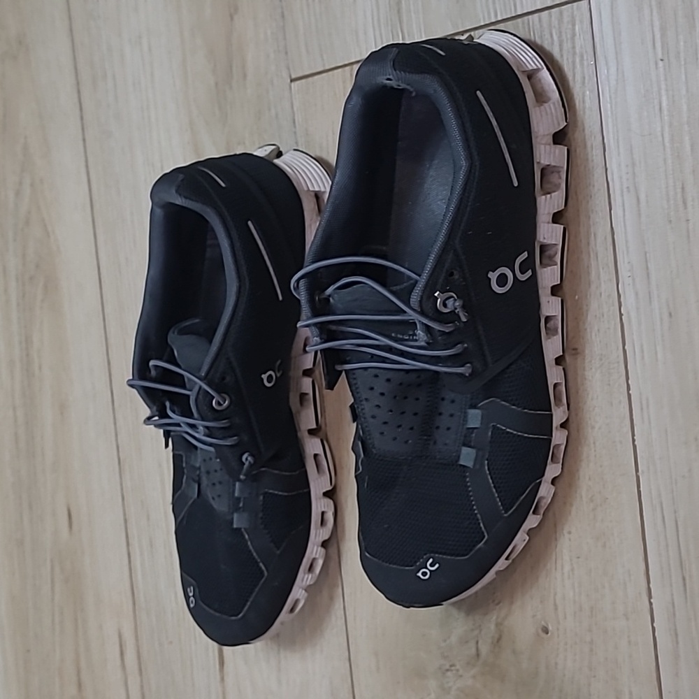 On Cloud Running Womens Black Athletic Shoes Size 8.5 - Picture 3 of 13